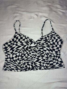 SO Black & White Optical Illusion Crop Tank